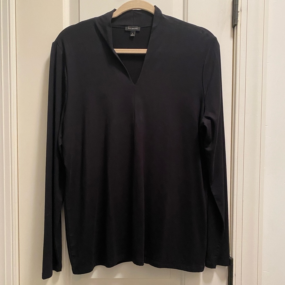 Talbots long sleeve knit top pull on style w opening at neck L never worn